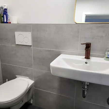 Thelabel Residences Frankfurt - Office Private Wc, Shared Bathroom